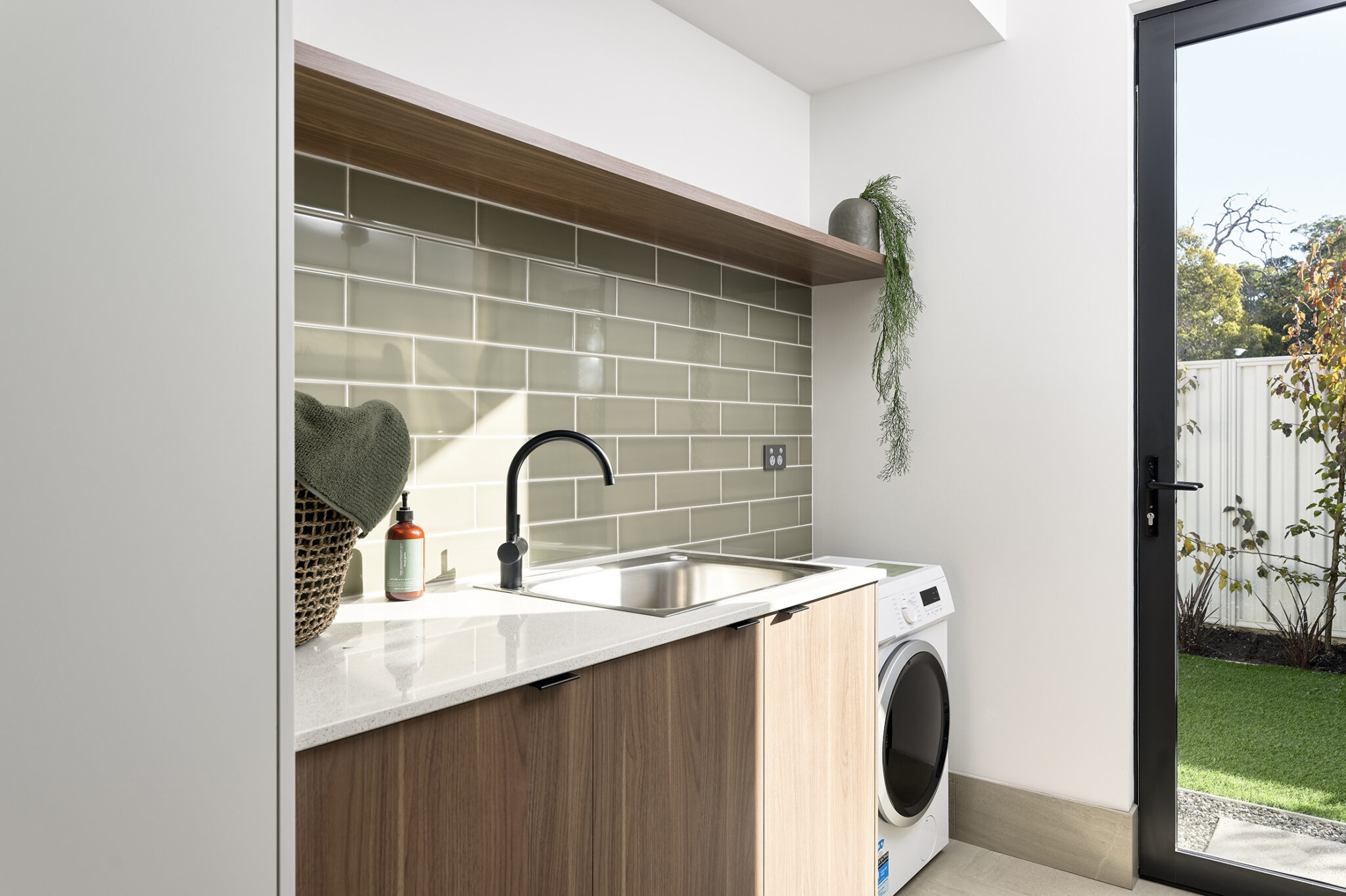 4U Address available on request, SINAGRA