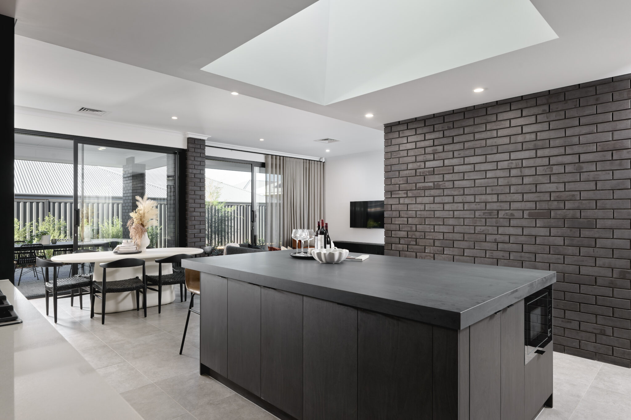 1484 Ocean Parade, MADORA BAY